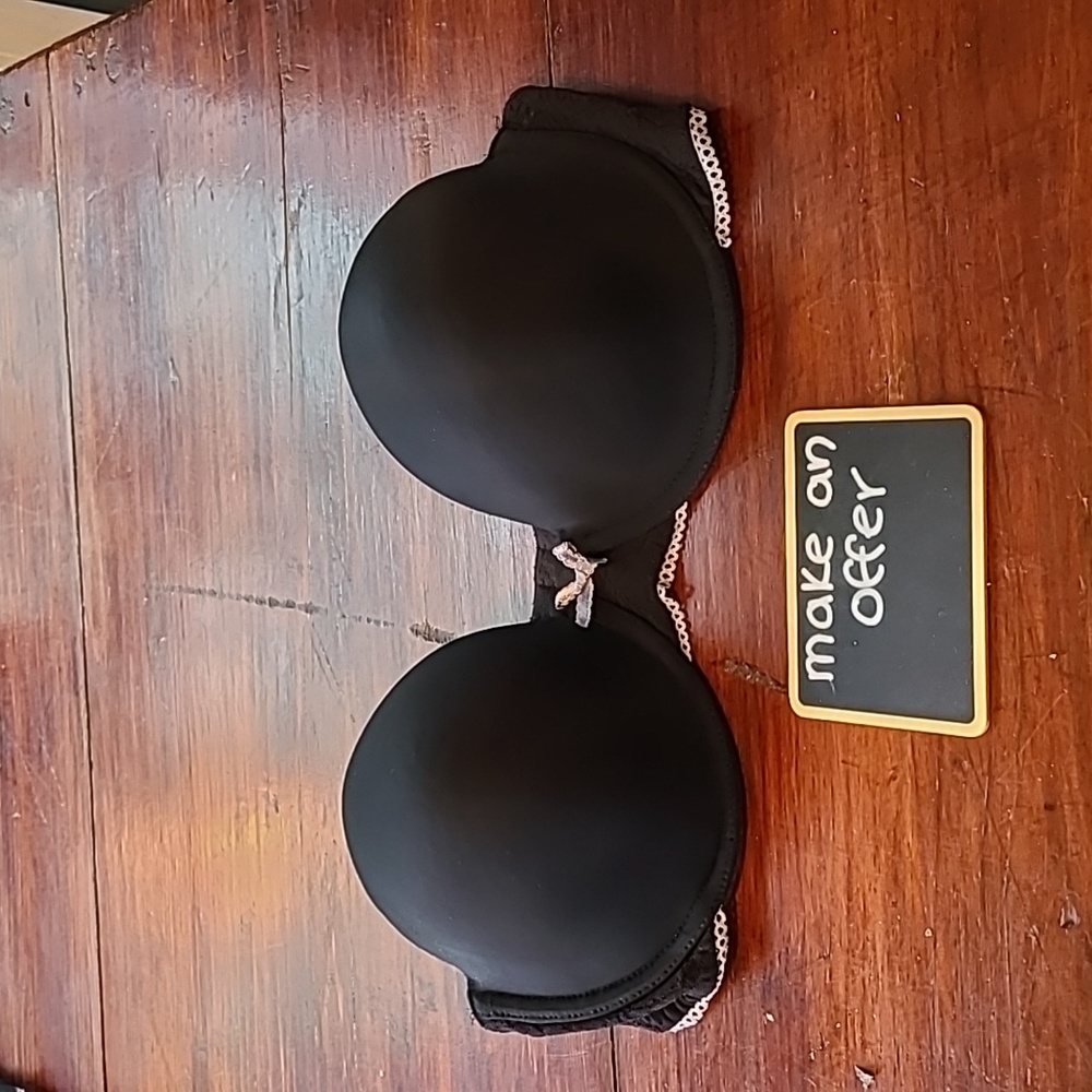 Like new strapless bra. Cute bow and detailed. Lace back